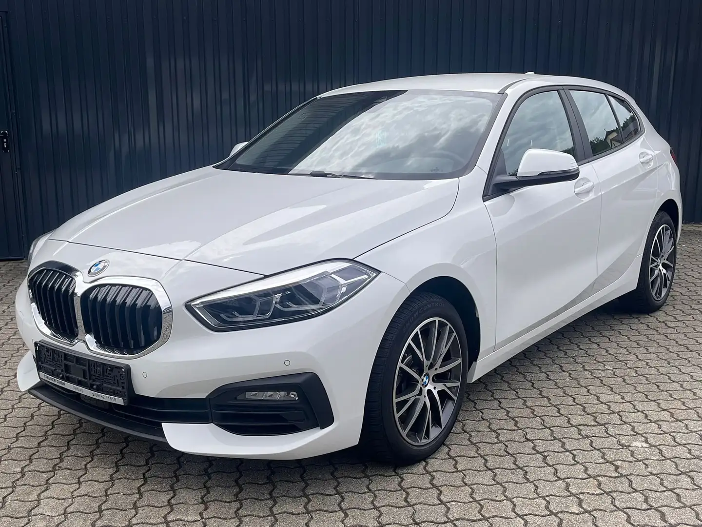 BMW 120 i Aut. 5-Türer/ Lenkradheiz/HiFi/LED/Navi/Sitzh Weiß - 2
