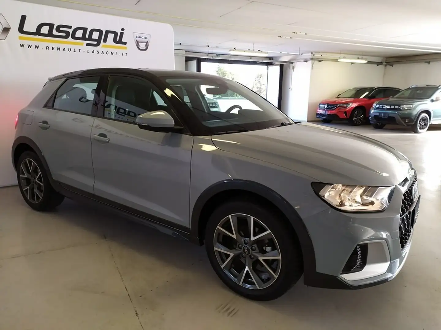 Audi A1 citycarver 30 TFSI S tronic Admired Gris - 2