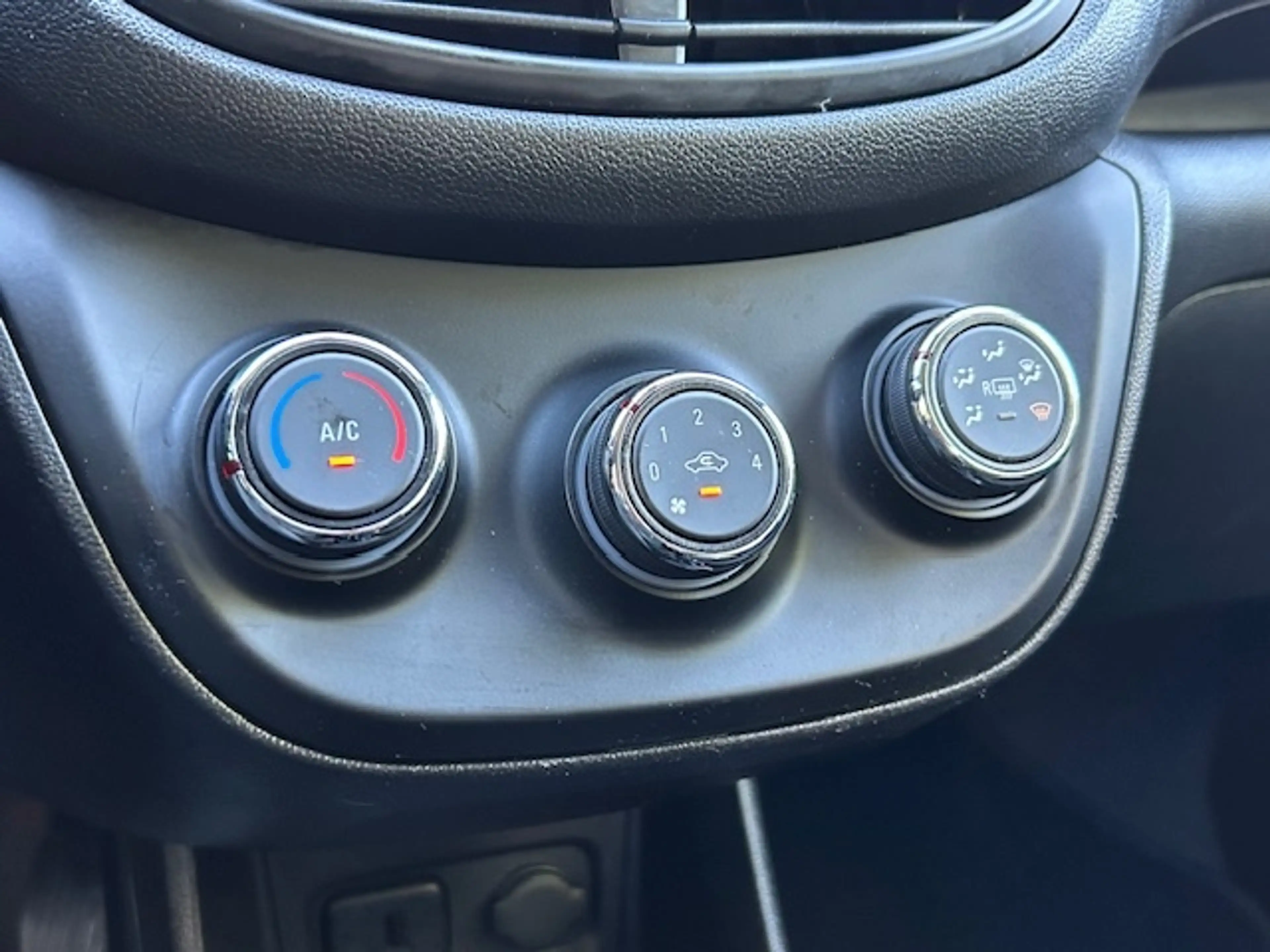 Opel Karl 1.0 ecoFLEX Edition PDC/CRUISE/AIRCO — photo 20