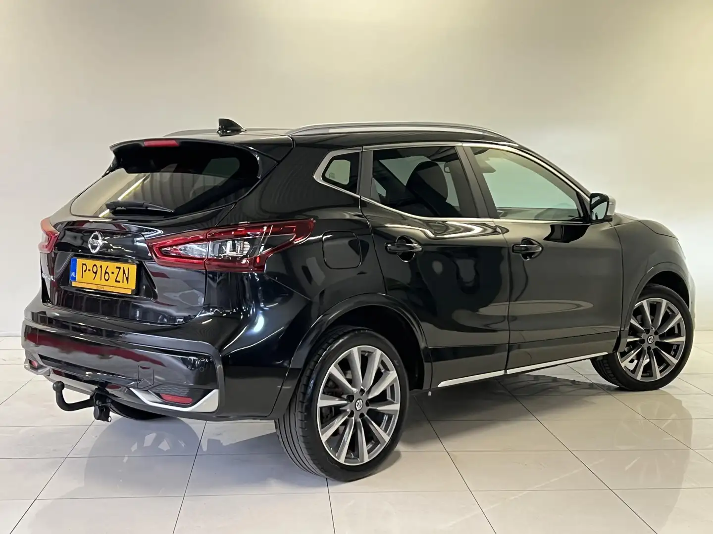 Nissan Qashqai 1.3 DIG-T Tekna + | Panoramadak | 360º Camera | Tr Zwart - 2