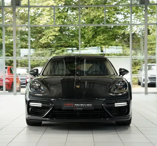 Porsche Panamera view 3