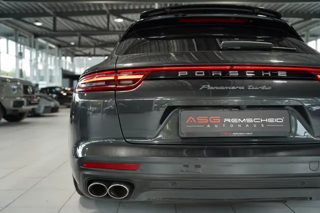 Porsche Panamera view 13