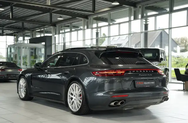 Porsche Panamera view 10