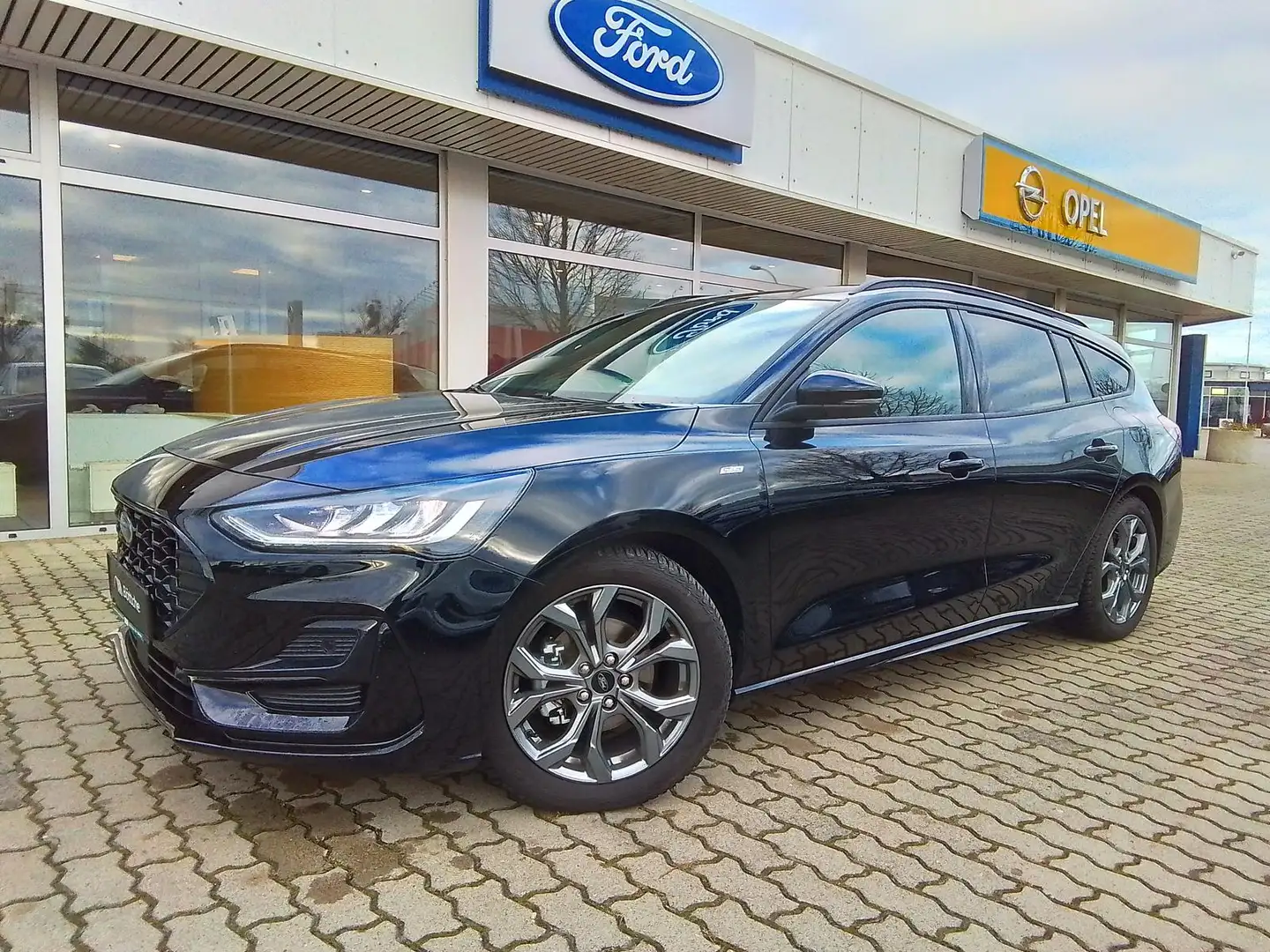 Ford Focus Turnier ST-Line 1.0 EcoBoost LED/Navi/SHZ/Kamera Noir - 2