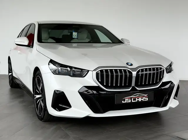 BMW 5 Series view 5