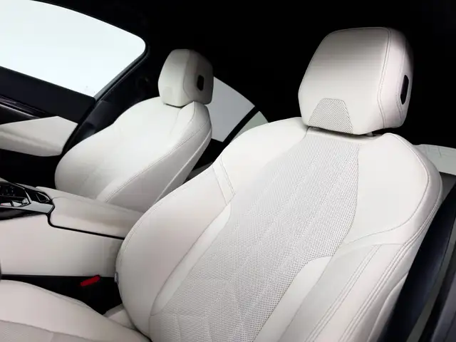 BMW 5 Series view 15