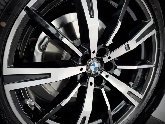 BMW 5 Series view 7