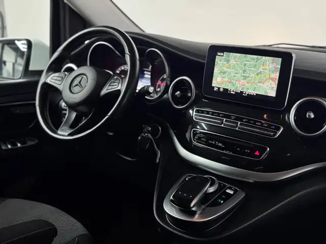 Mercedes-Benz V-Class view 27