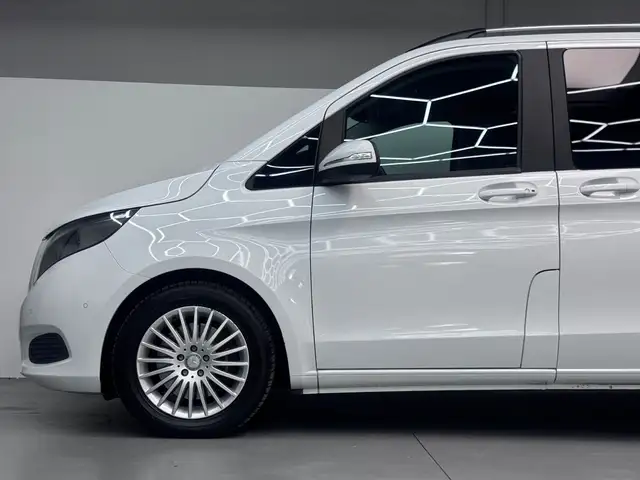 Mercedes-Benz V-Class view 5