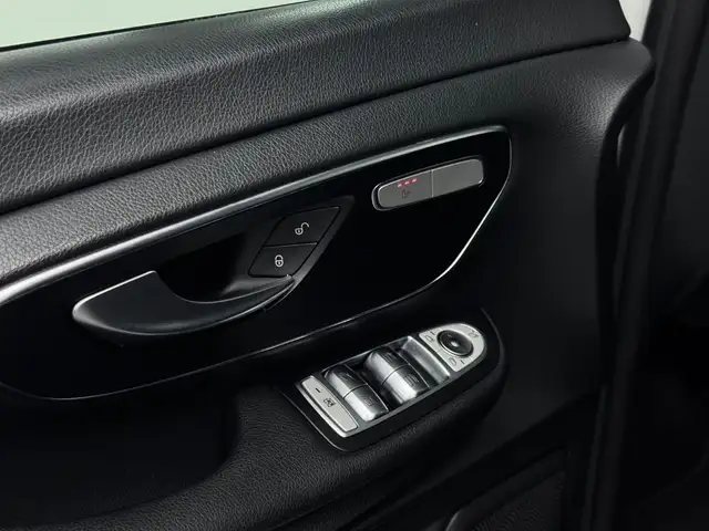 Mercedes-Benz V-Class view 23