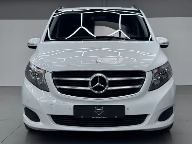 Mercedes-Benz V-Class view 21