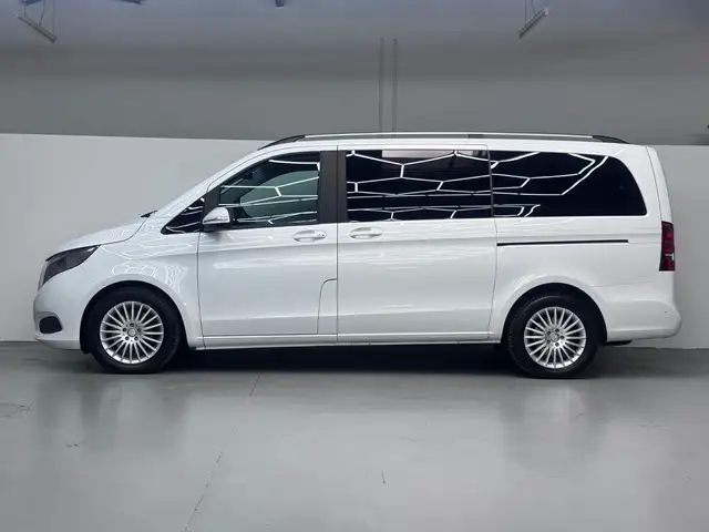 Mercedes-Benz V-Class view 4