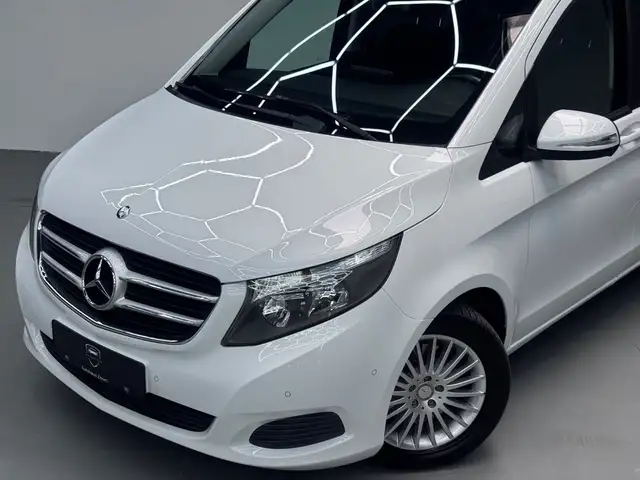 Mercedes-Benz V-Class view 3