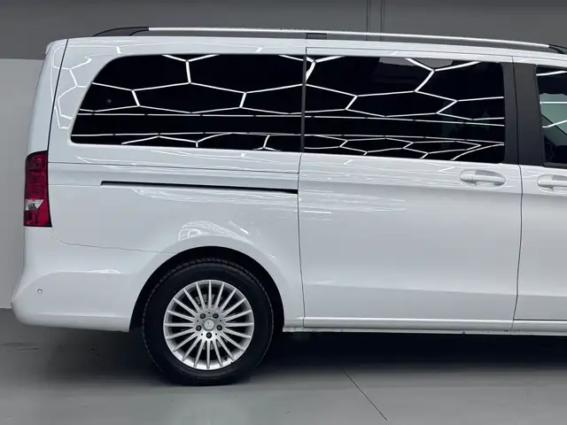 Mercedes-Benz V-Class view 15