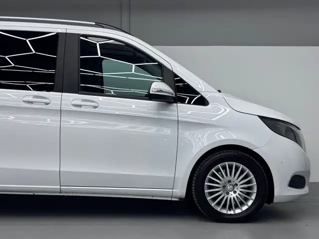 Mercedes-Benz V-Class view 16