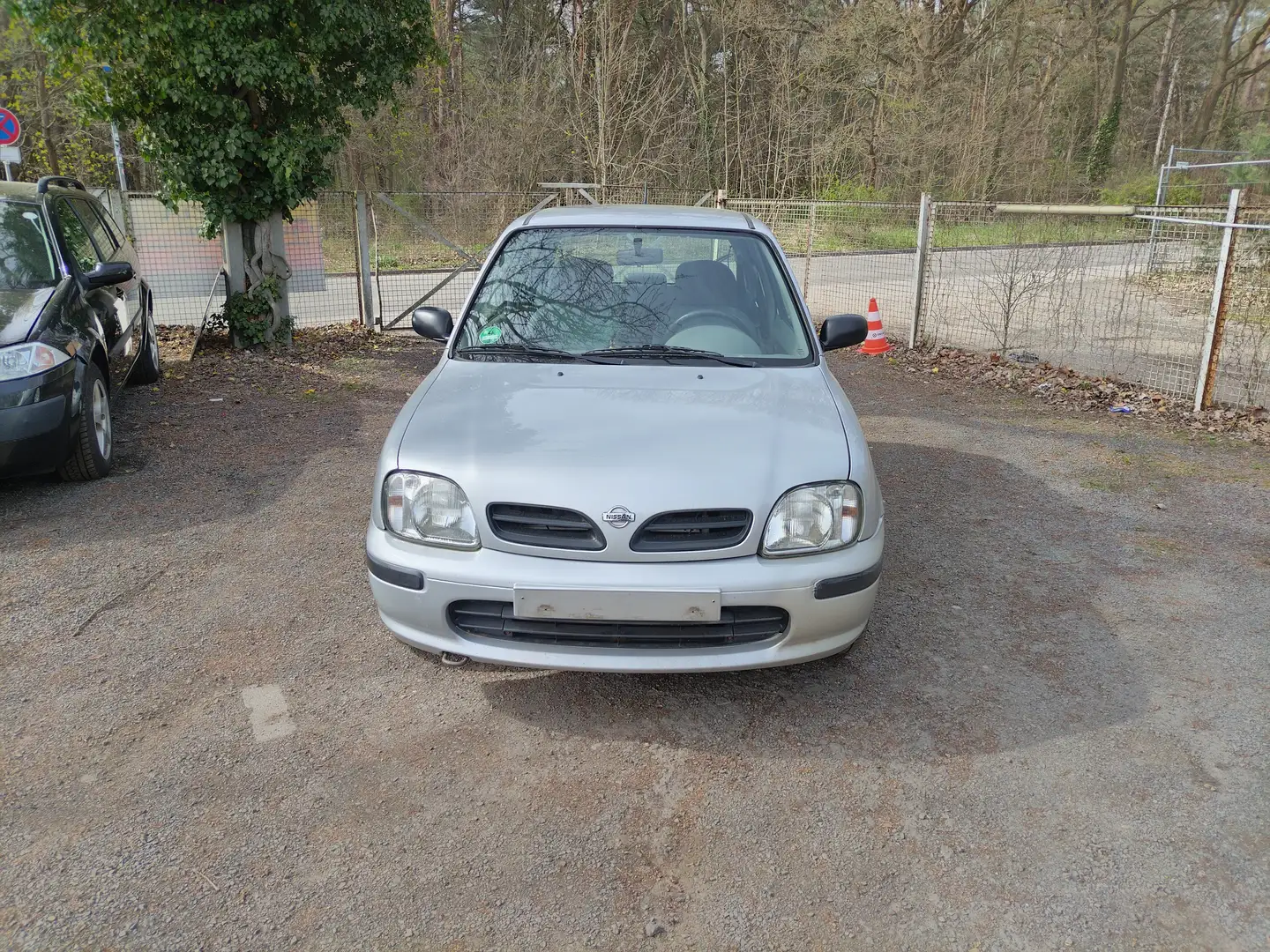 Nissan Micra 1.0 Comfort Silver - 1