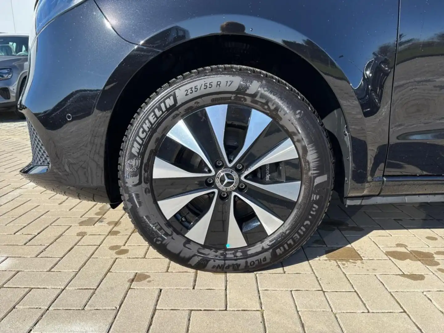 Mercedes-Benz V 250 d EDITION Lang 9GT+LED+DISTR+AHK+NAVI Zwart - 2