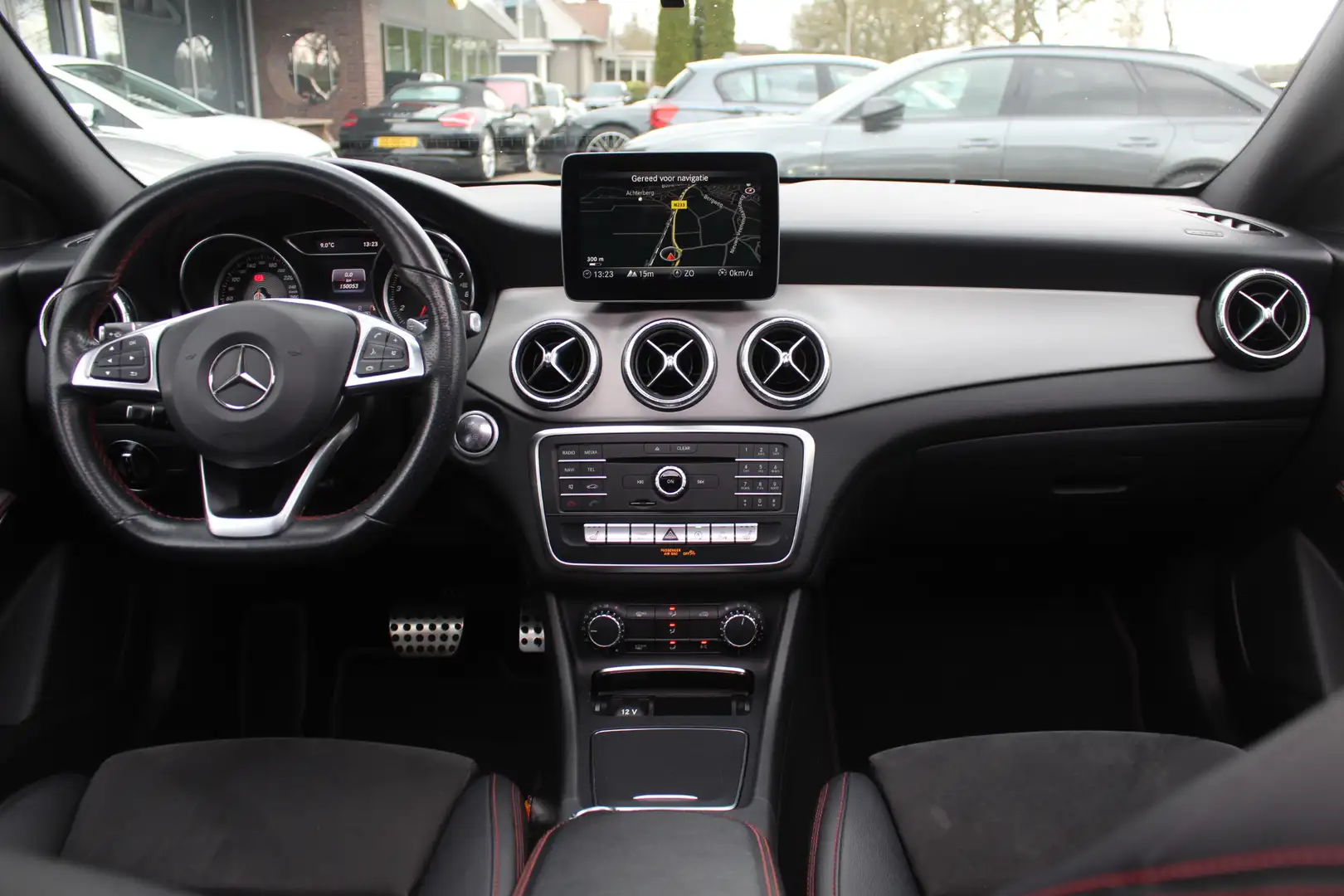 Mercedes-Benz CLA 180 Shooting Brake / Panoramadak / Camera / Half leder Bílá - 2