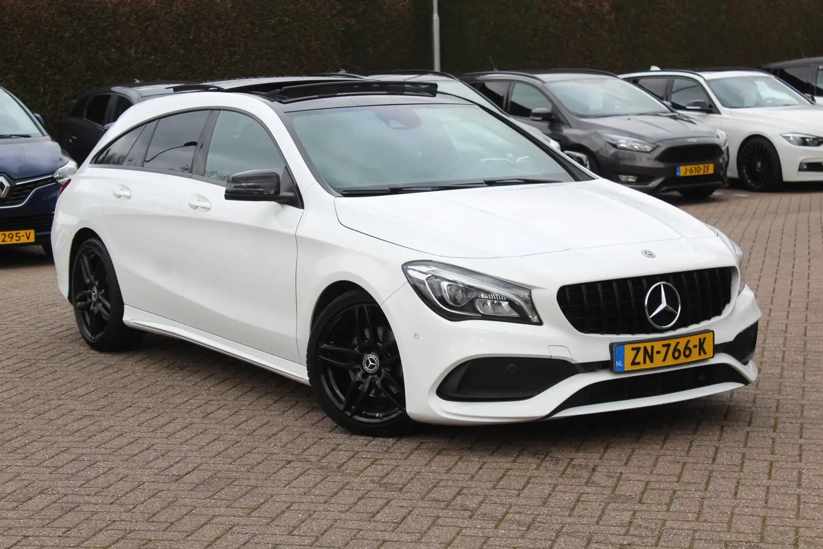 Mercedes-Benz CLA 180 Shooting Brake / Panoramadak / Camera / Half leder Bílá - 1