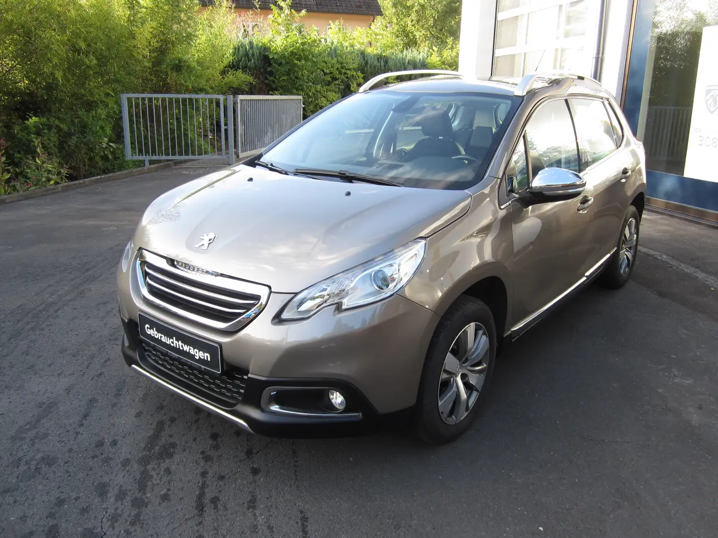 Peugeot 2008 Allure 120 mit Navigationssystem Grau - 2