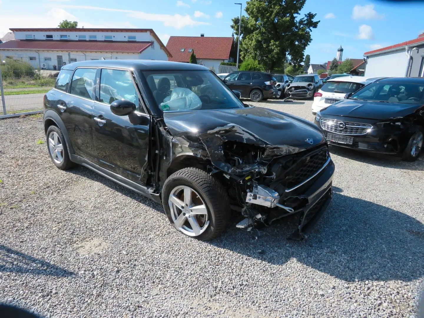 MINI Cooper SE Countryman Cooper S Essential Trim Schwarz - 2