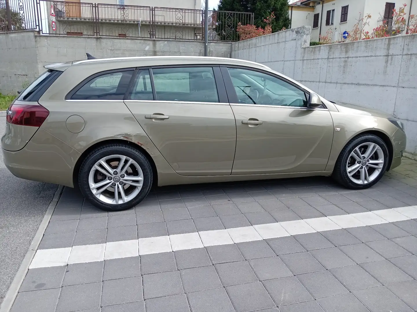Opel Insignia 5p 2.0 cdti Cosmo 170cv Bronze - 2