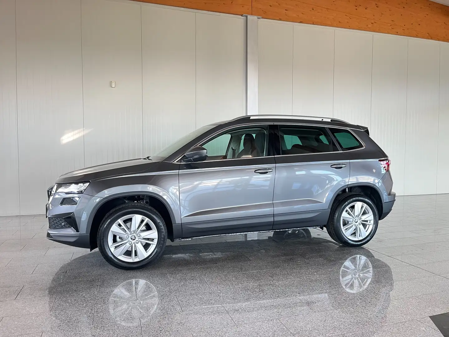 Skoda Karoq Selection TSI Garantie bis 11/2030 Grau - 1