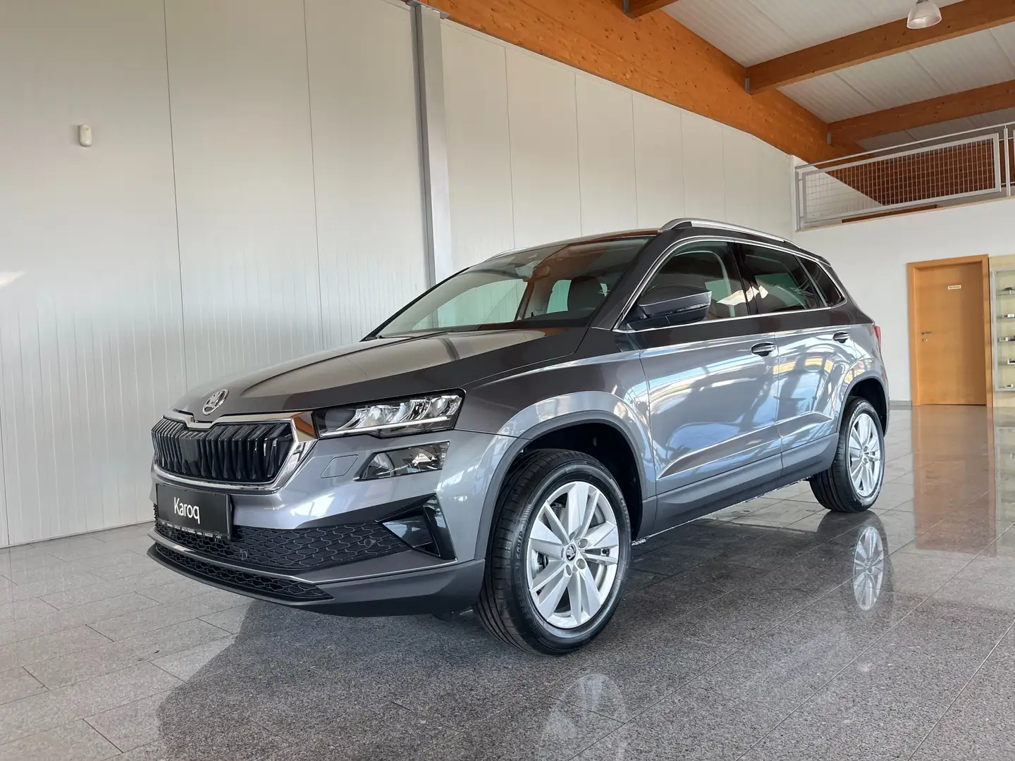 Skoda Karoq Selection TSI Garantie bis 11/2030 Grau - 2