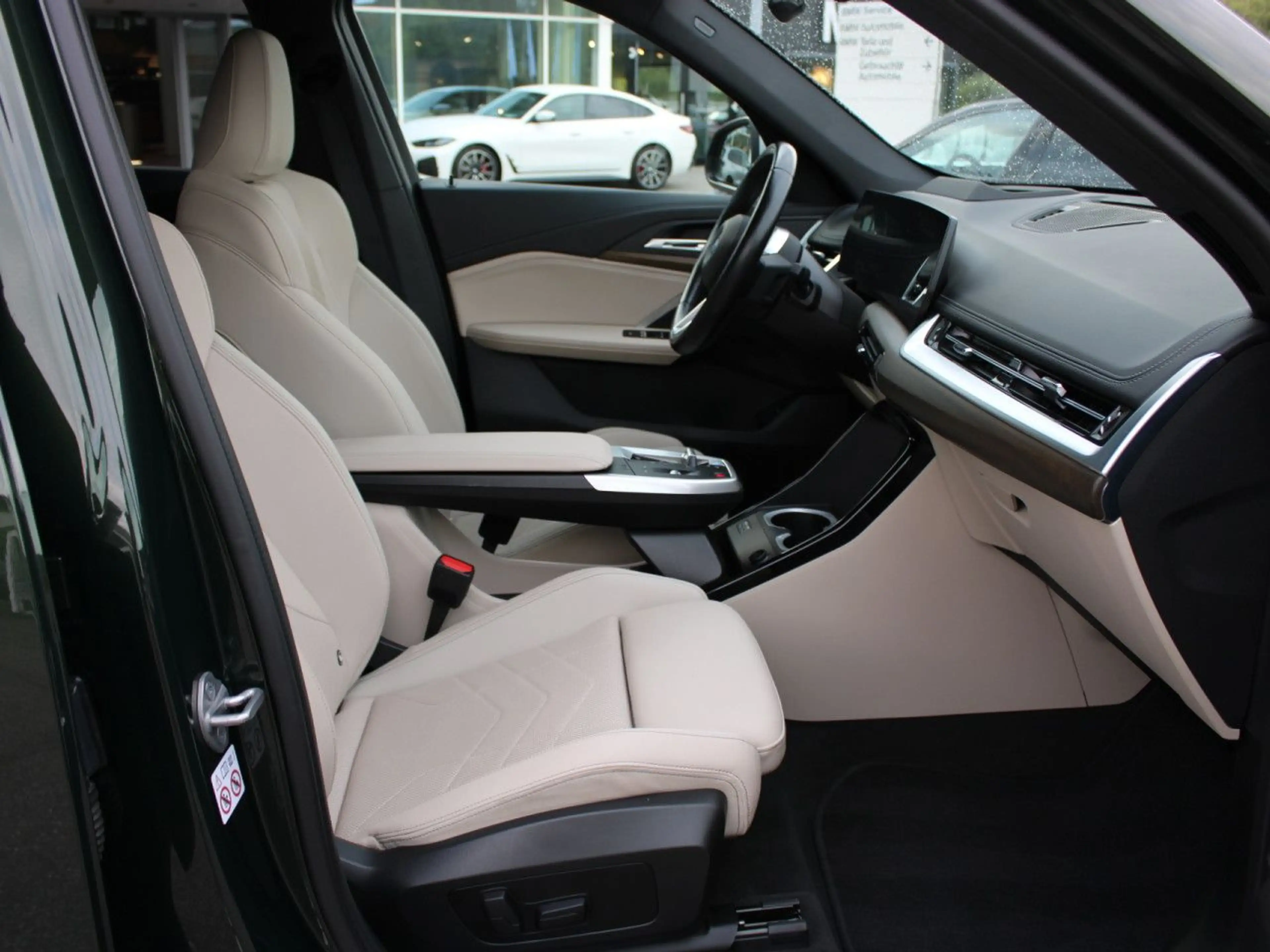BMW iX1 x30 Sports.SurView HUD PanoD.LiveProf.AHK19" — photo 10