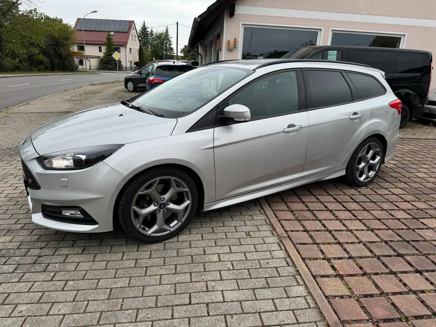 Ford Focus Turnier ST im Top Zustand Zilver - 1
