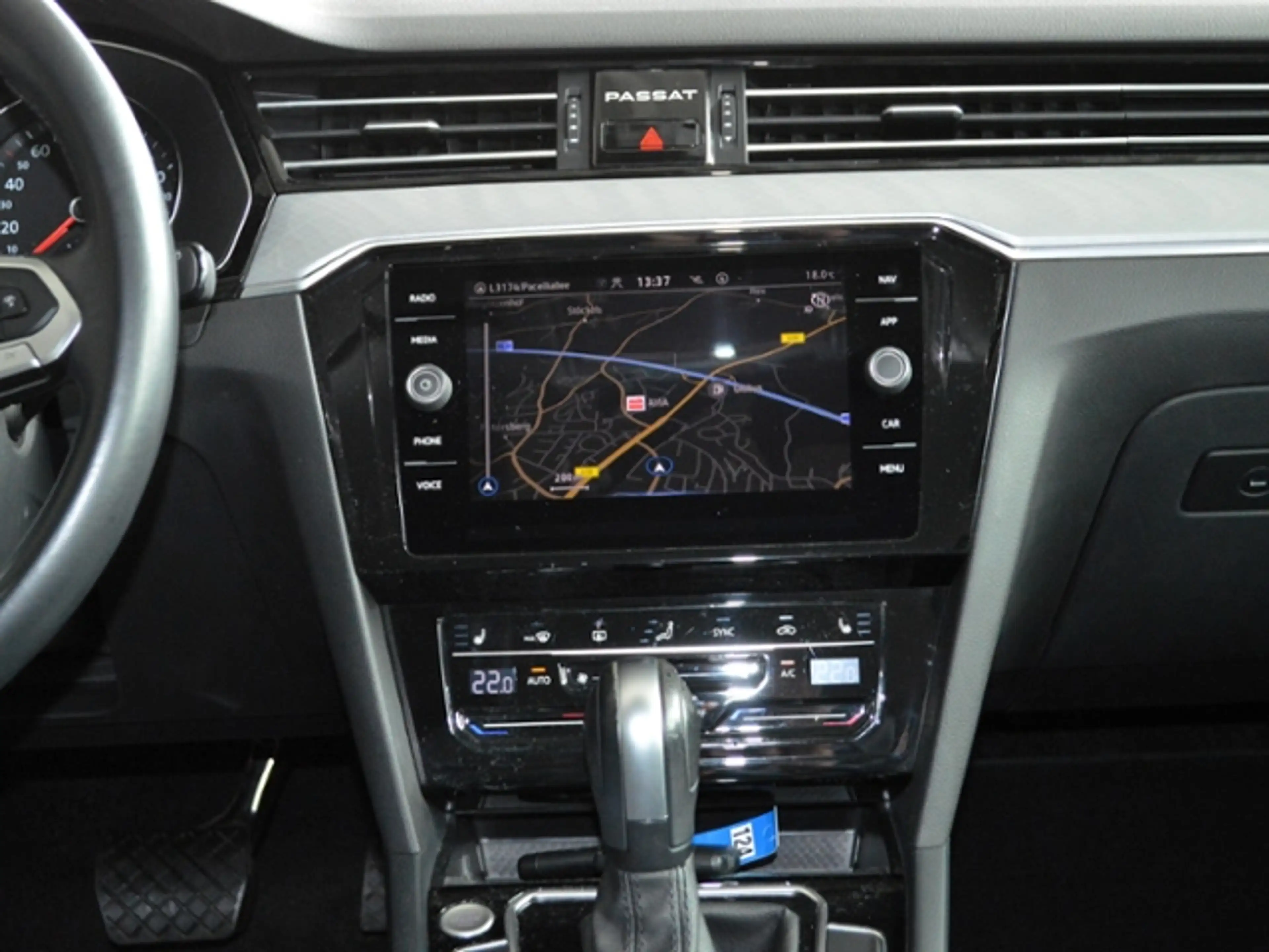 Volkswagen Passat Variant 2.0 TDI DSG Business KAMERA NAVI Elektr. HECKKLAP — photo 4