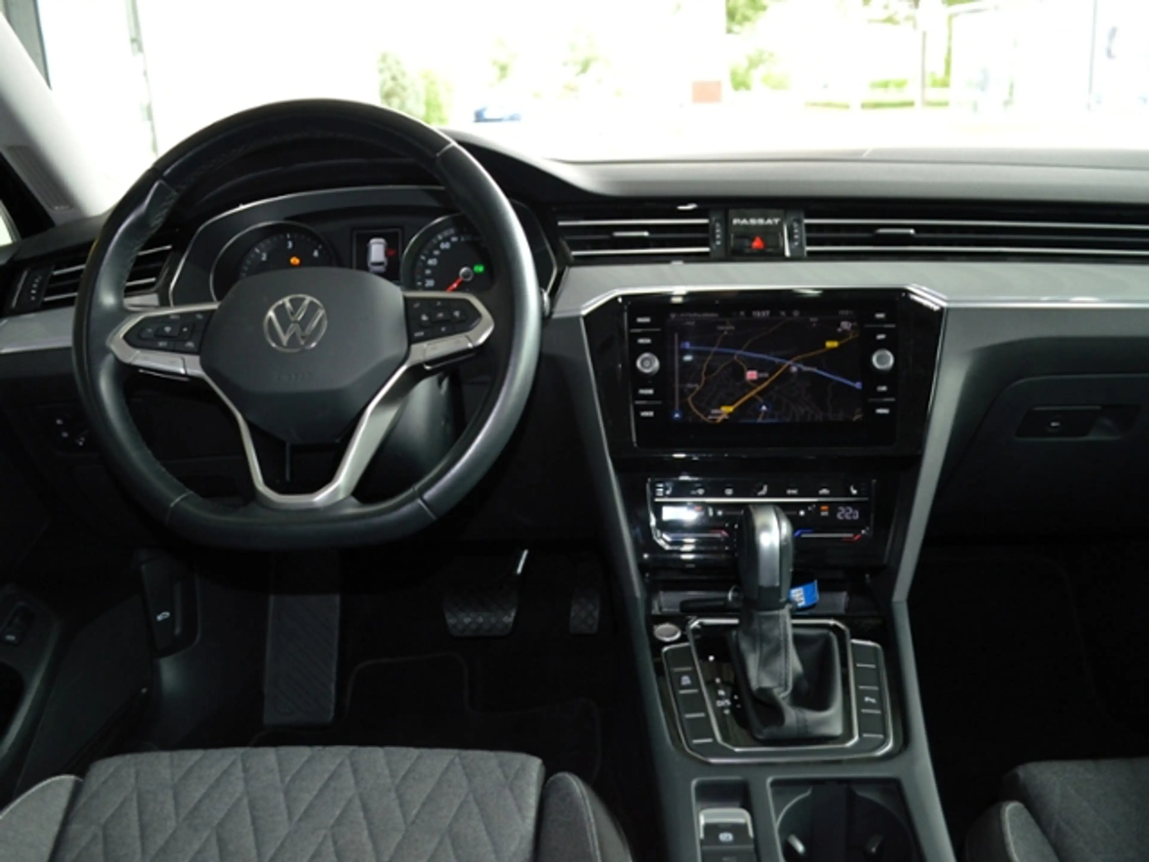 Volkswagen Passat Variant 2.0 TDI DSG Business KAMERA NAVI Elektr. HECKKLAP — photo 3