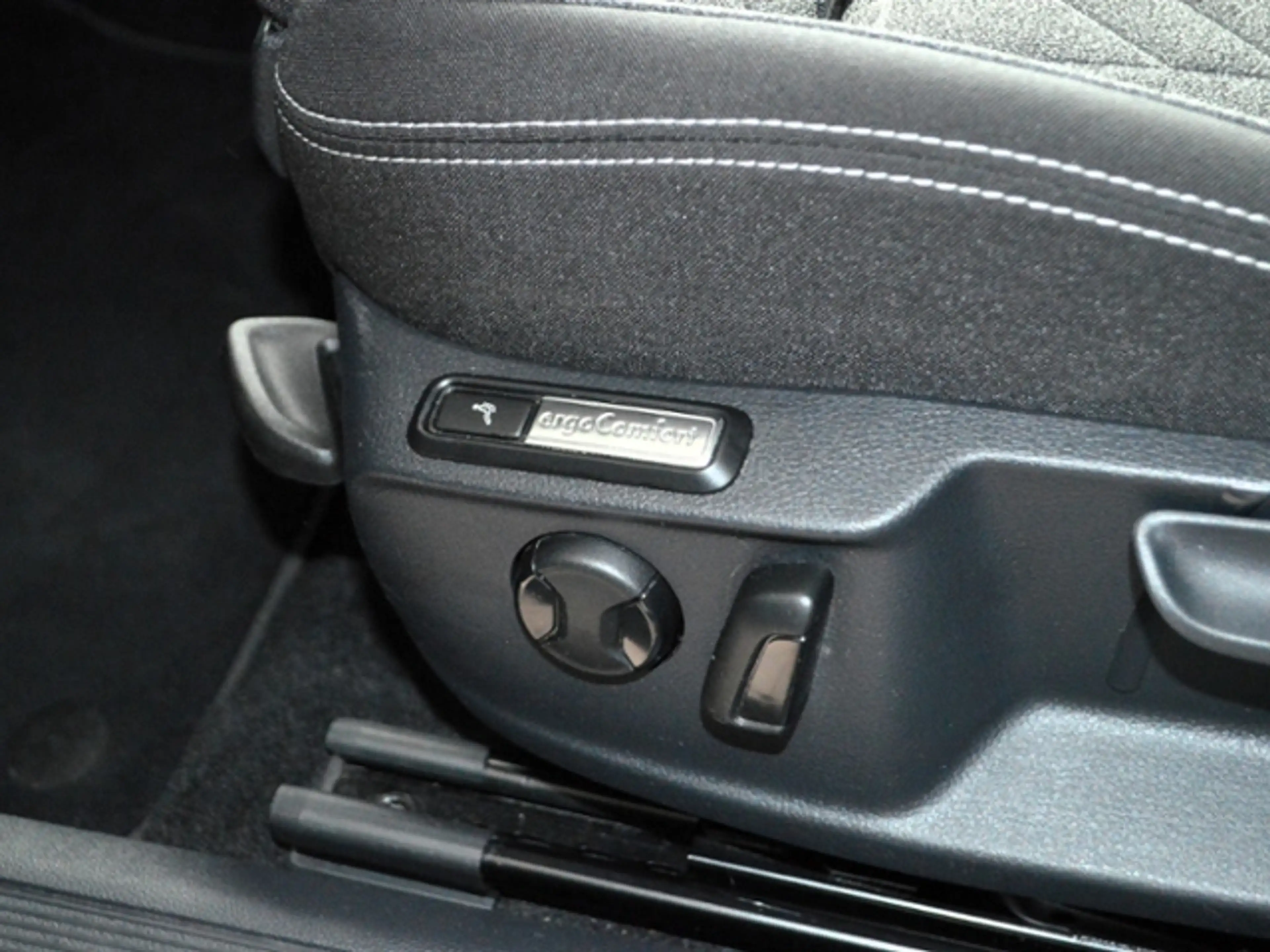Volkswagen Passat Variant 2.0 TDI DSG Business KAMERA NAVI Elektr. HECKKLAP — photo 12