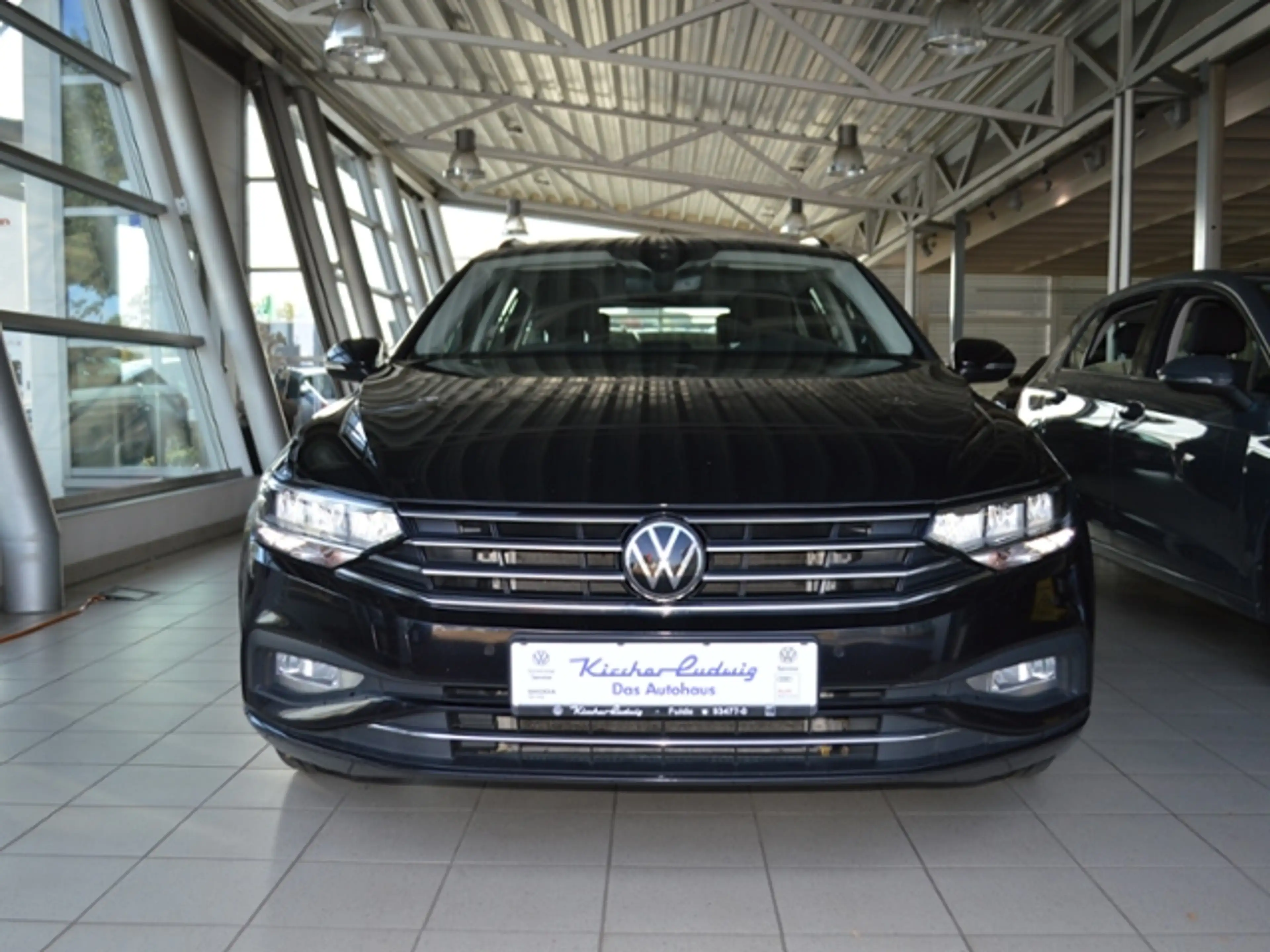 Volkswagen Passat Variant 2.0 TDI DSG Business KAMERA NAVI Elektr. HECKKLAP — photo 2