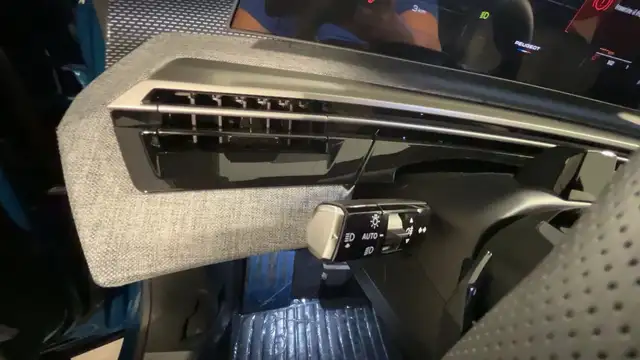 Peugeot 3008 view 13