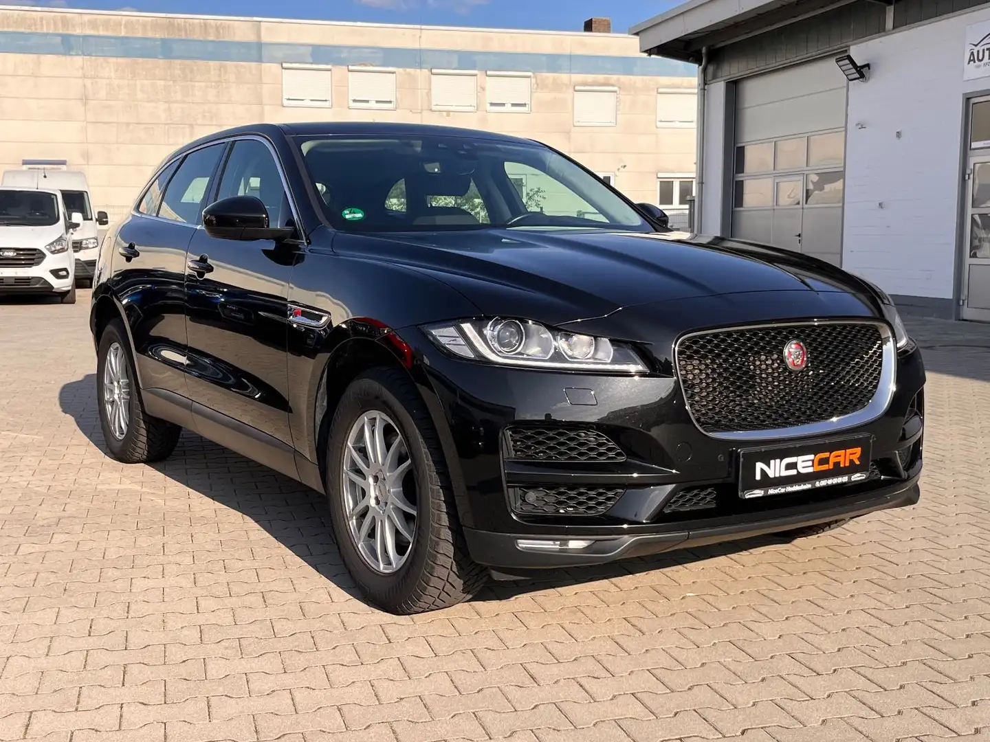 Jaguar F-Pace F-PACE Pure AWD Head-Up Schwarz - 2