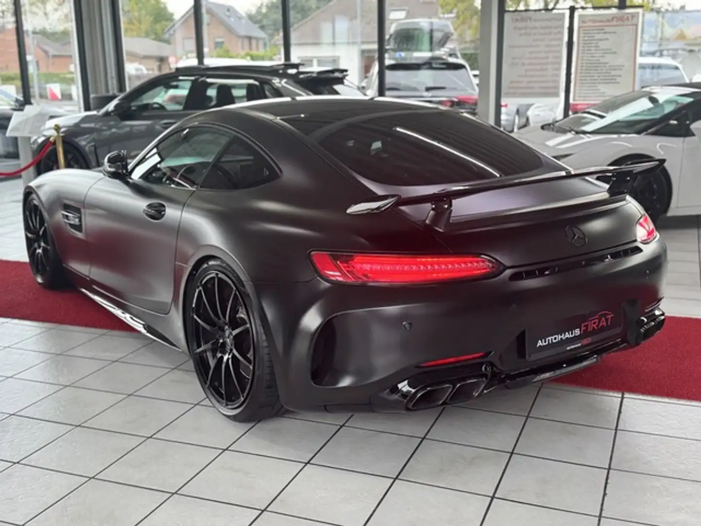 Mercedes-Benz AMG GT S Coupe Schwarz - 2