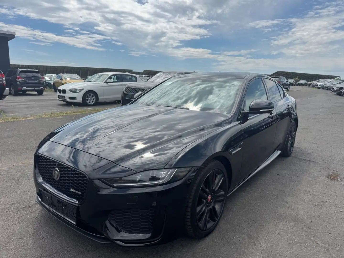 Jaguar XE R-Dynamic Black 360* Navi LED Digital Leder Schwarz - 1