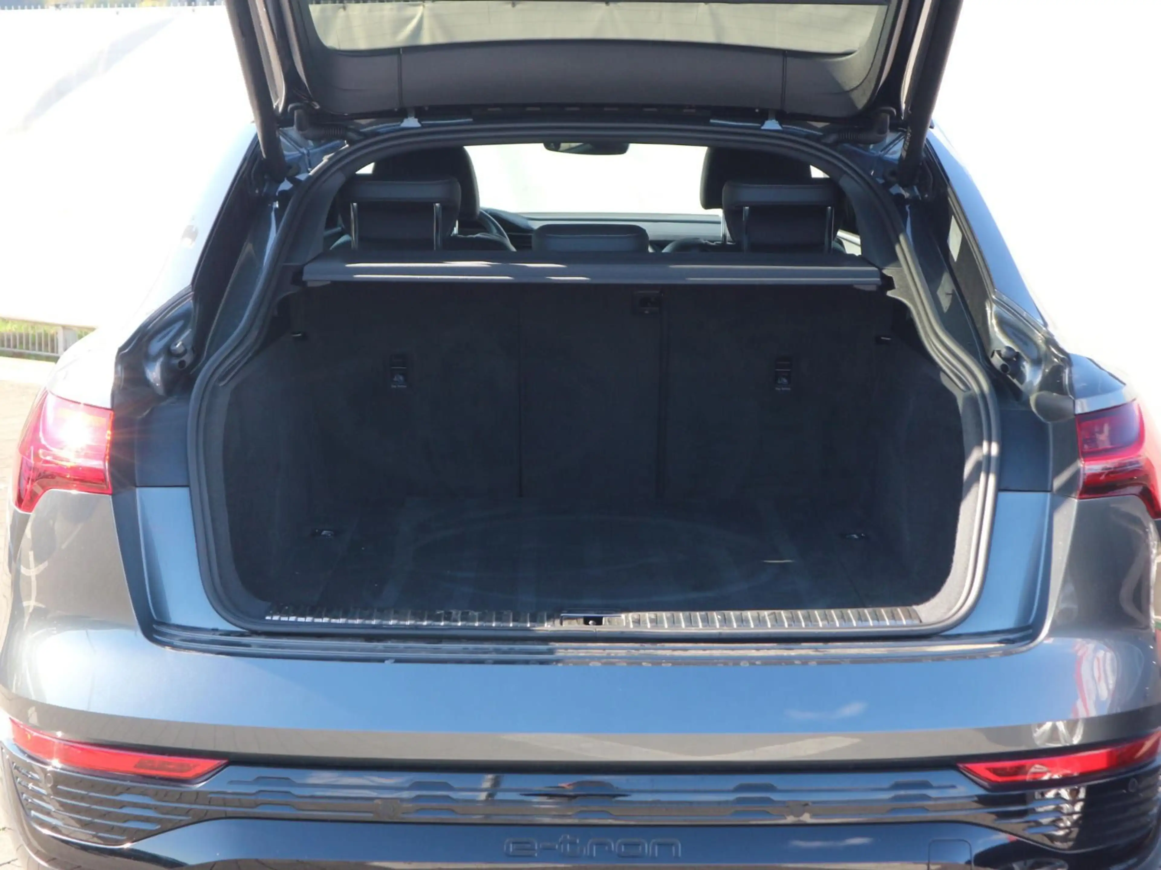Audi Q8 e-tron S line 50 quattro ACC*AHK — photo 7