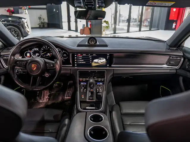 Porsche Panamera view 13
