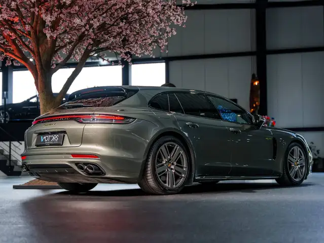 Porsche Panamera view 6