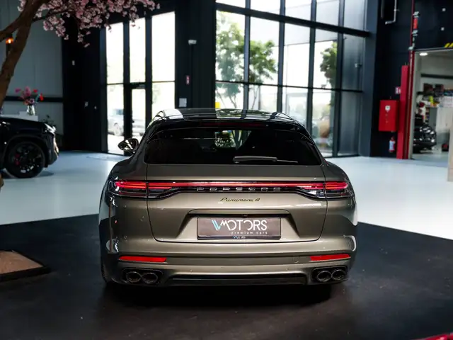 Porsche Panamera view 5