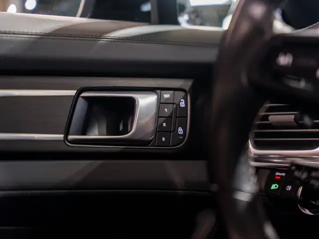 Porsche Panamera view 11