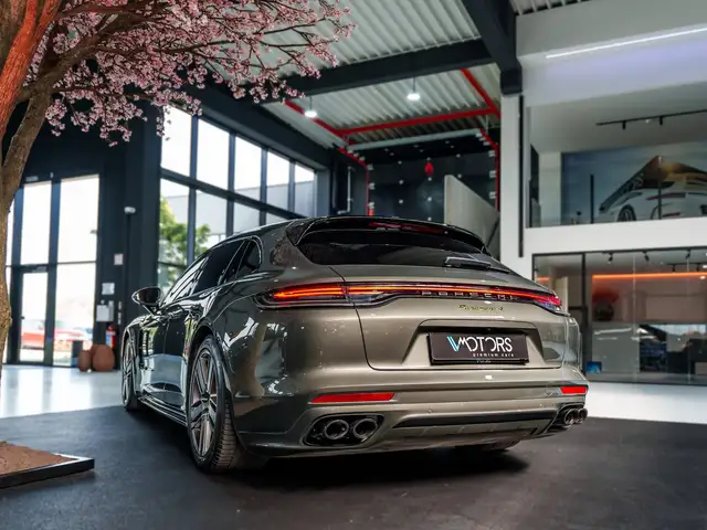 Porsche Panamera view 4
