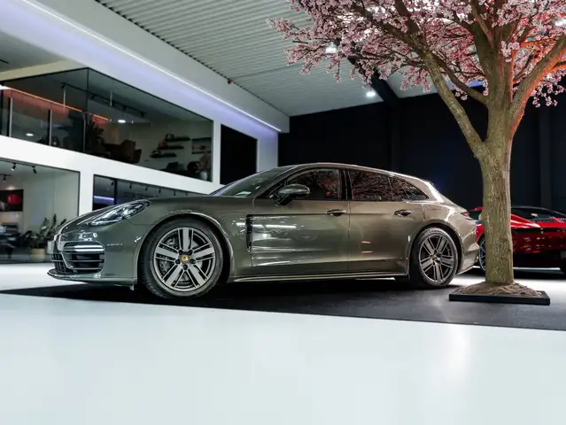 Porsche Panamera view 3