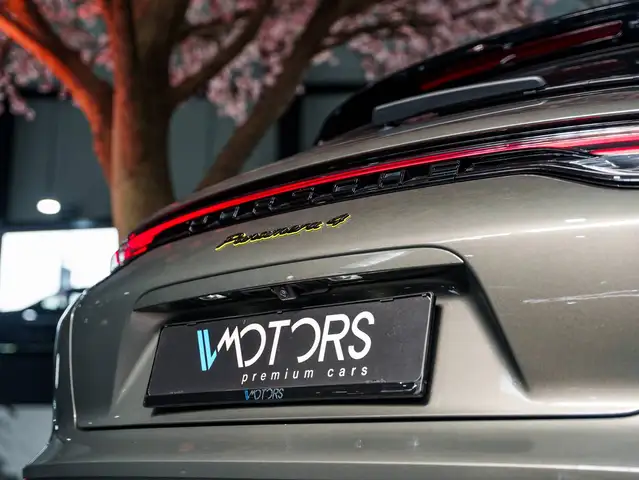 Porsche Panamera view 7
