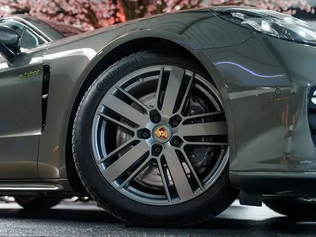 Porsche Panamera view 2