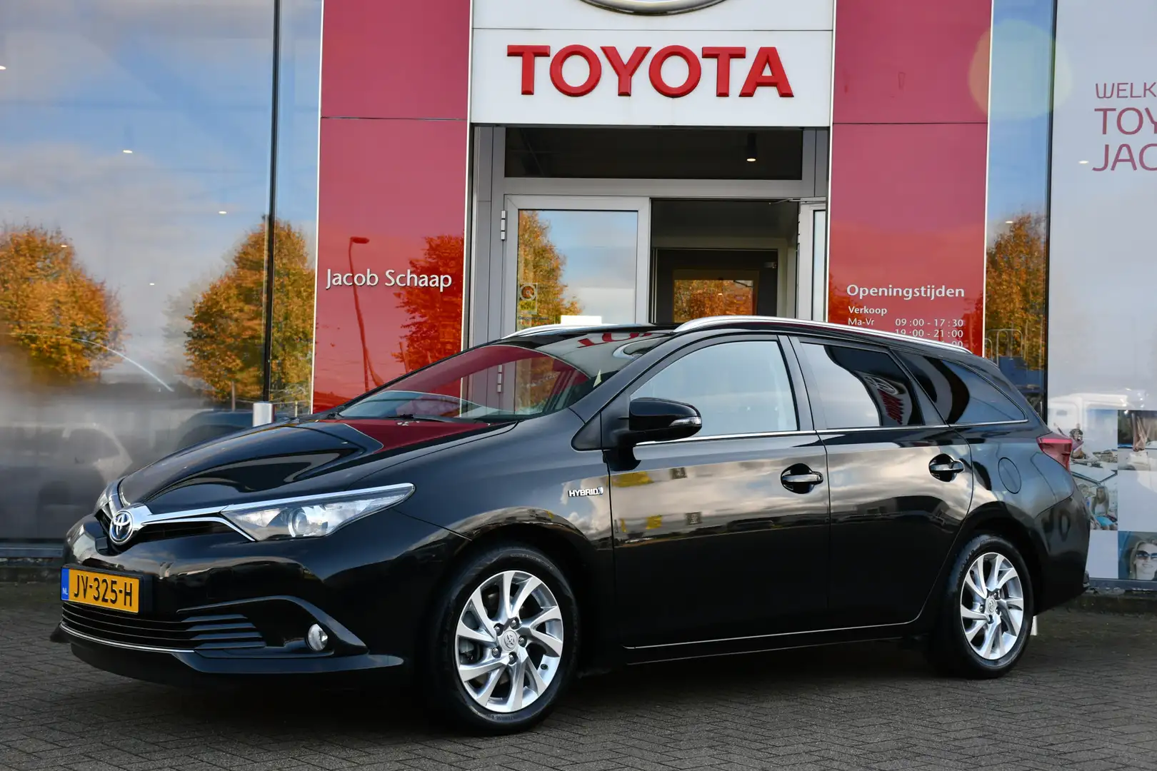 Toyota Auris 1.8 Hybrid Trend Automaat 136pk | Panoramadak | Cl Zwart - 1