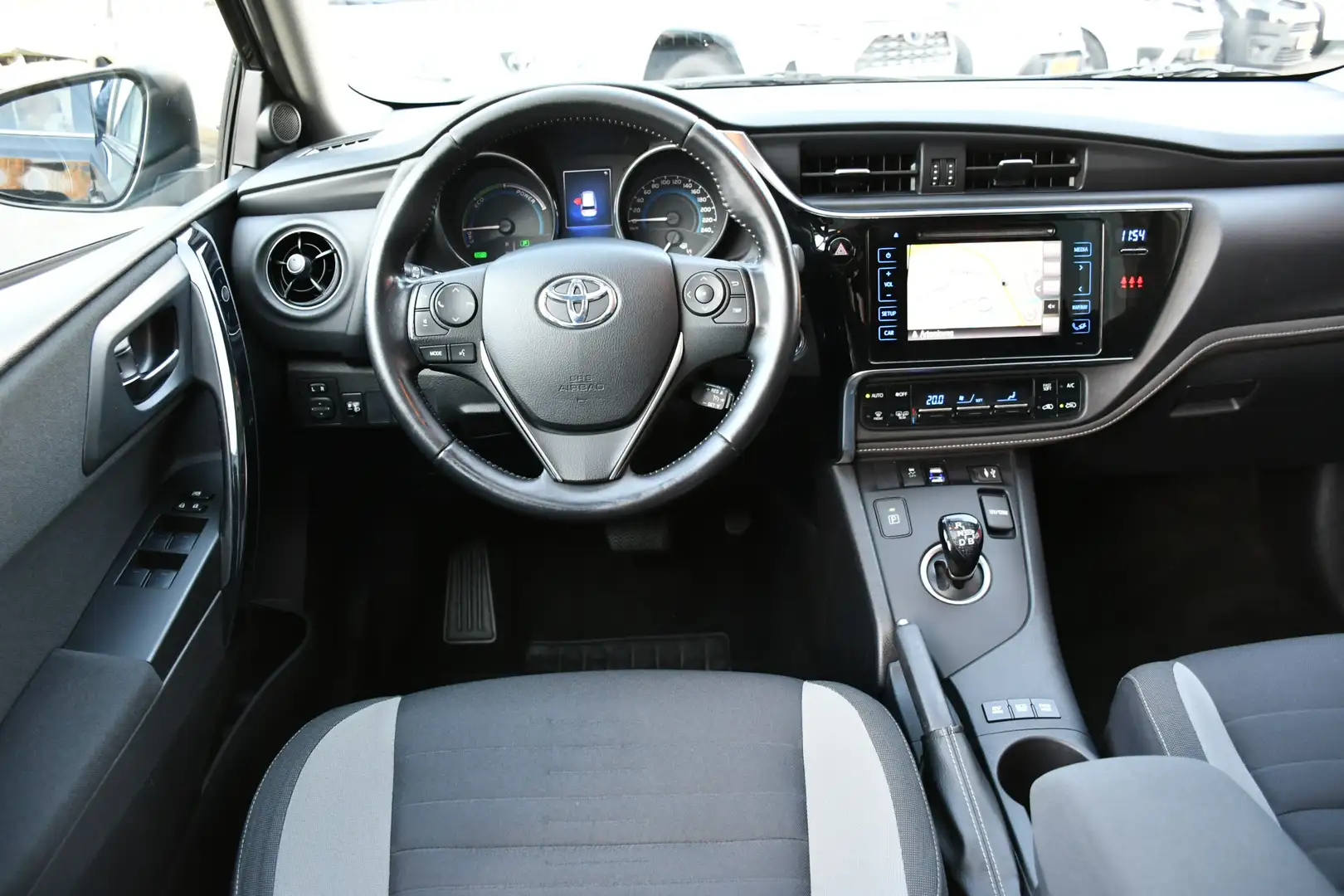 Toyota Auris 1.8 Hybrid Trend Automaat 136pk | Panoramadak | Cl Zwart - 2