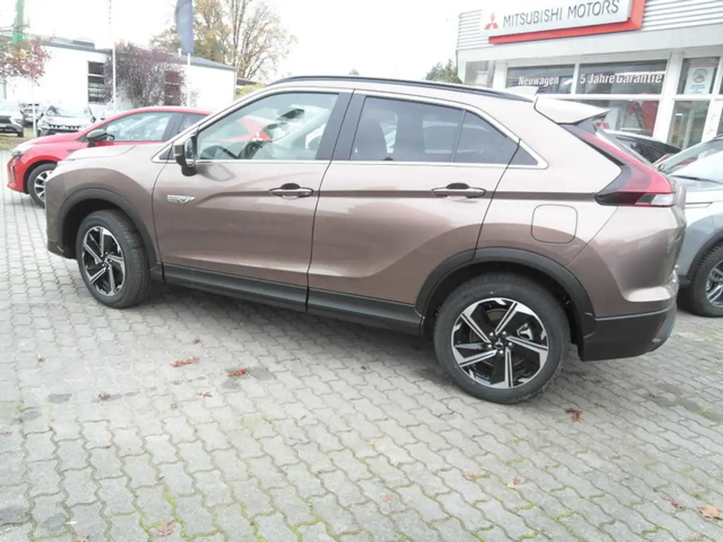 Mitsubishi Eclipse Cross Basis Plug-In Hybrid 4WD Brun - 2